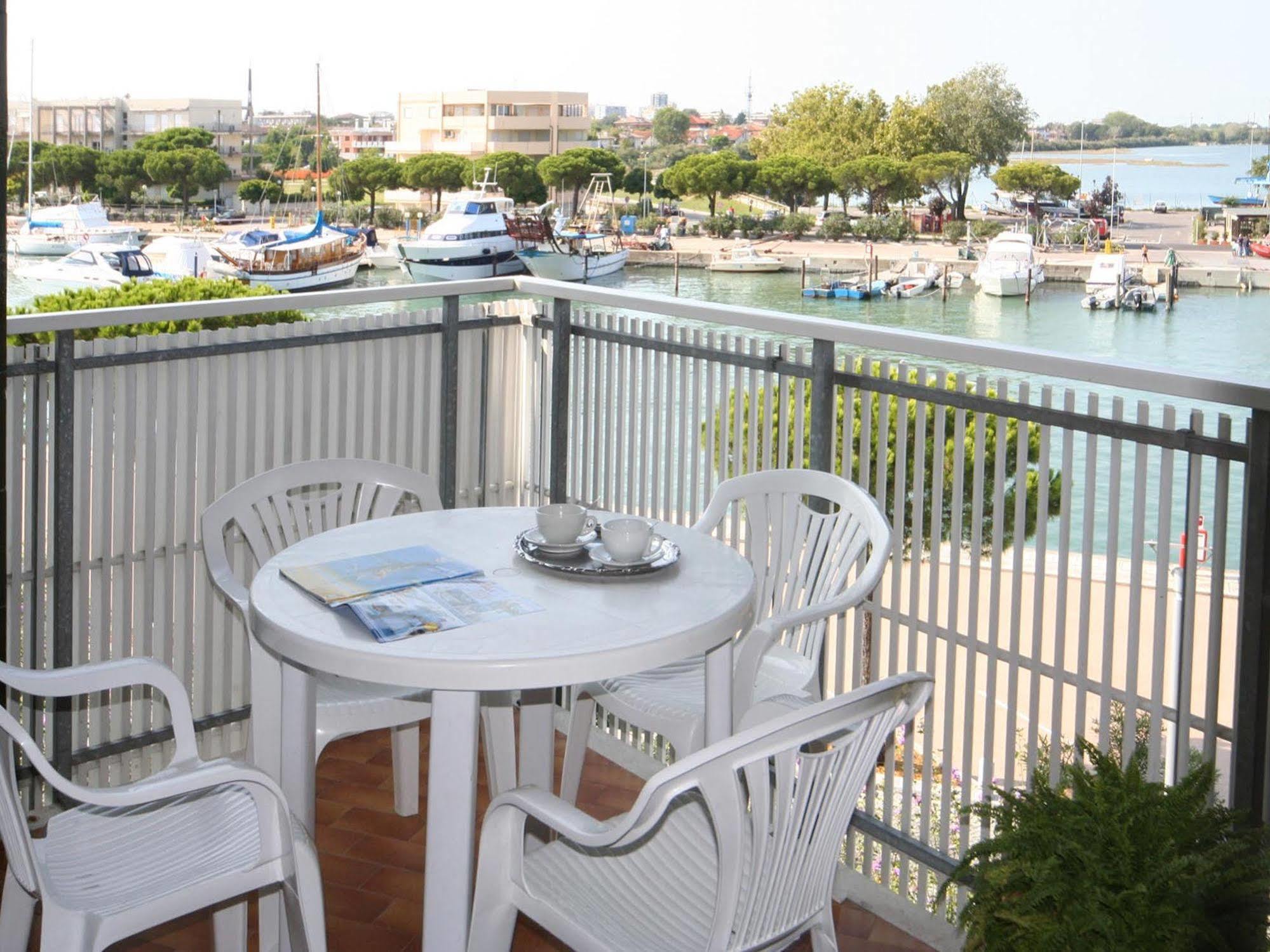 Casa Marina Apartment Lignano Sabbiadoro Exterior photo