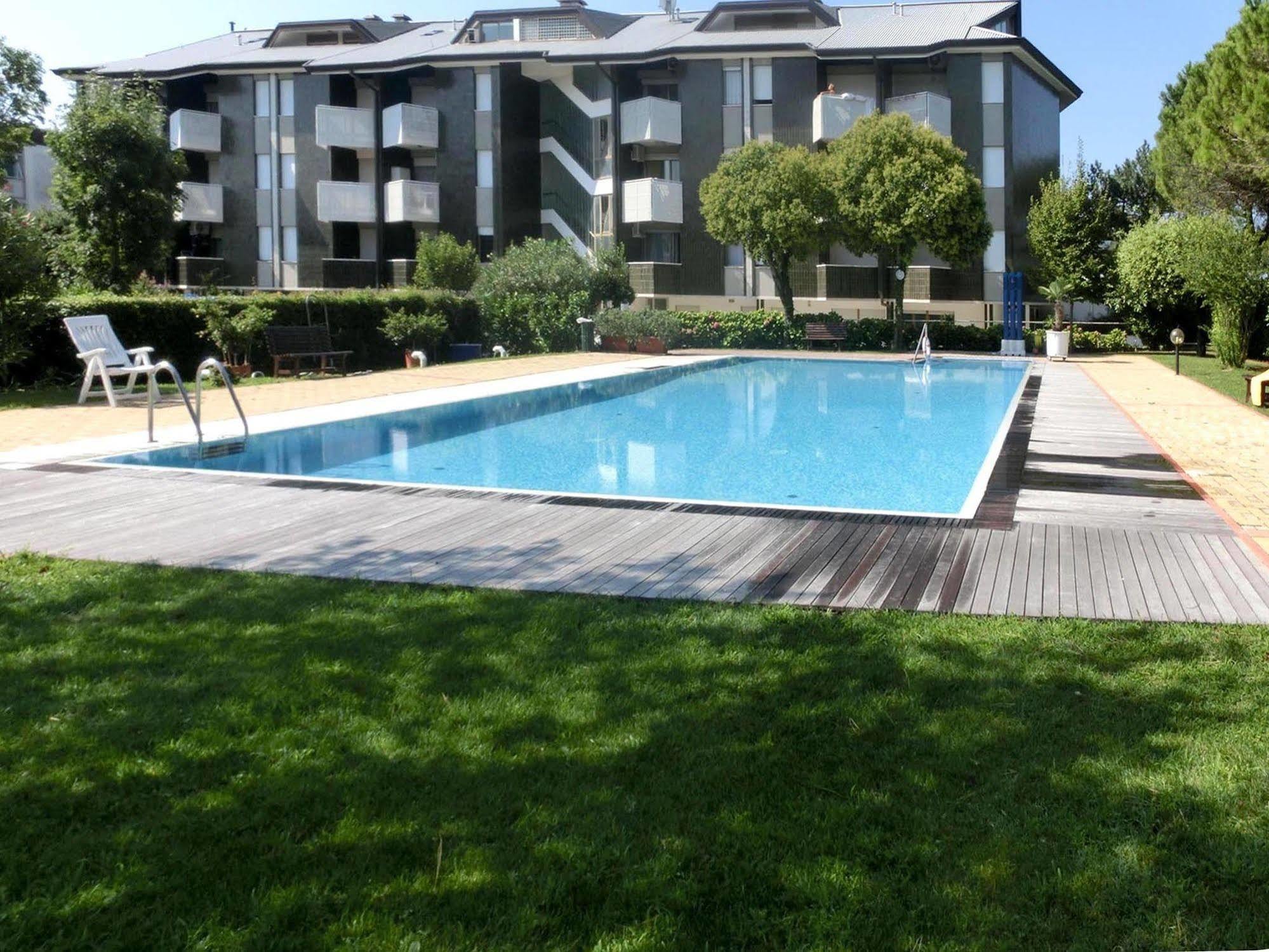 Casa Marina Apartment Lignano Sabbiadoro Exterior photo