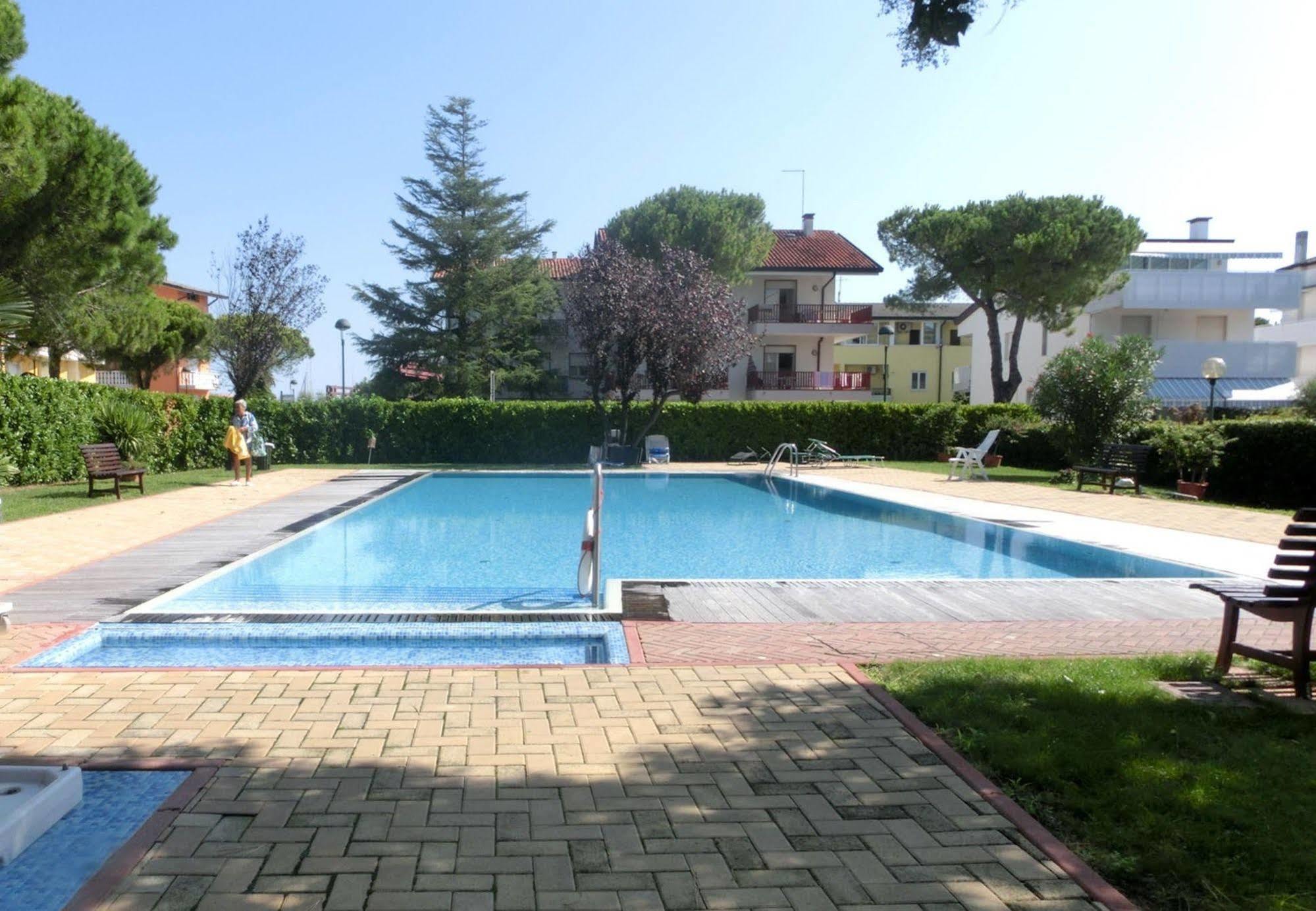 Casa Marina Apartment Lignano Sabbiadoro Exterior photo